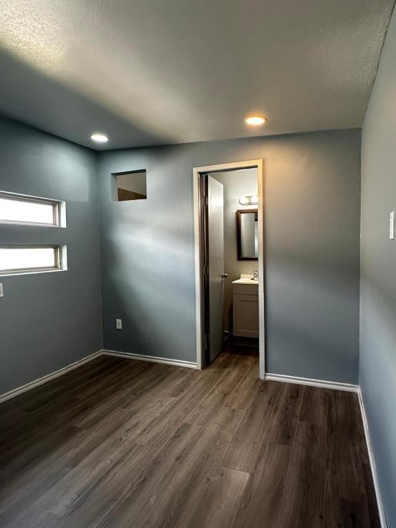 300 S 1st St - Photo 3 of 5