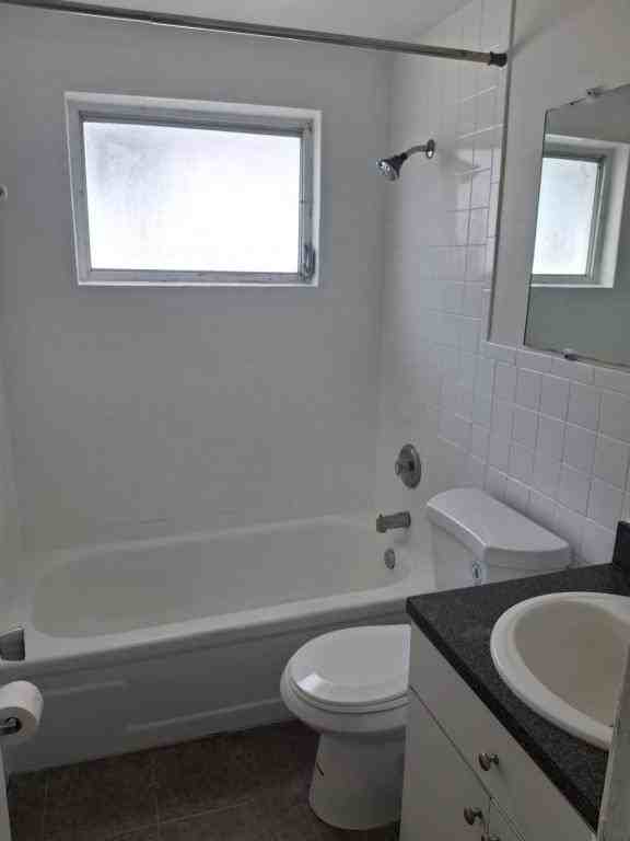 6231 Harrison St - Photo 4 of 29