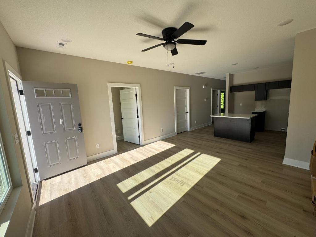 5515 N Bressler Dr - Photo 3 of 10