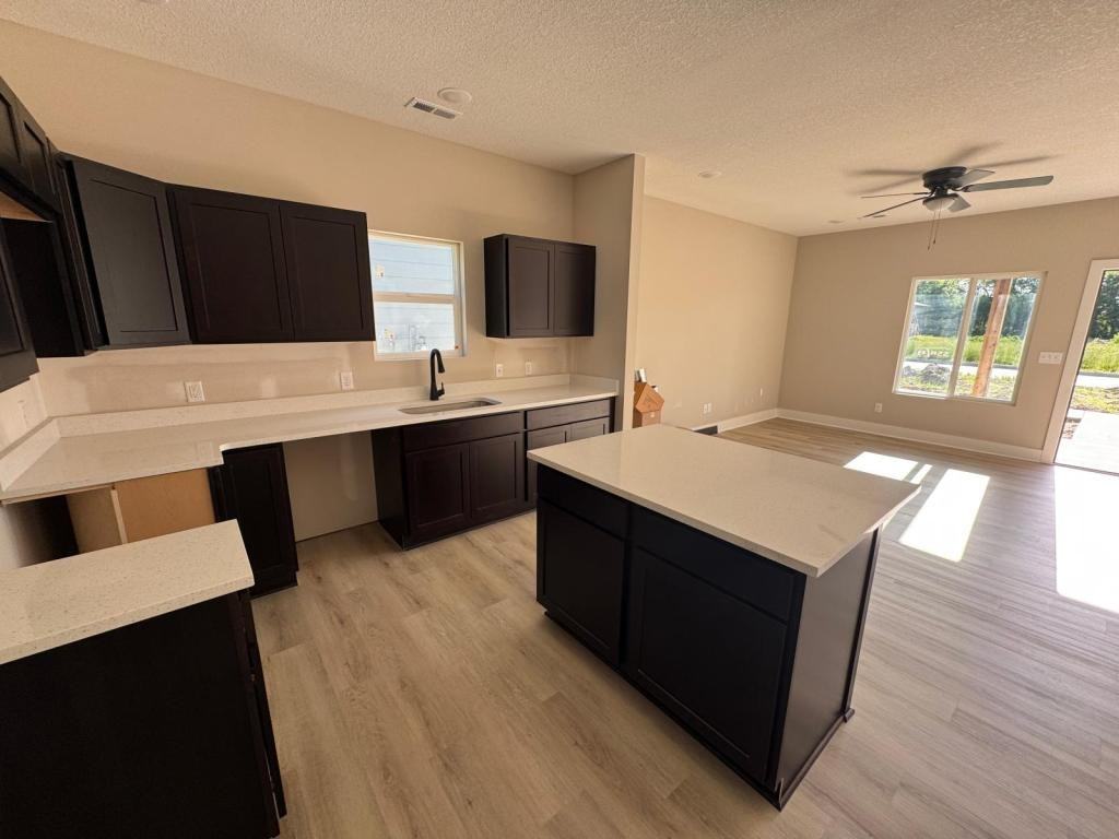 5517 N Bressler Dr - Photo 4 of 10