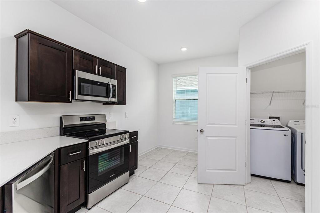 1121 Deepwater Cir ##A - Photo 7 of 34