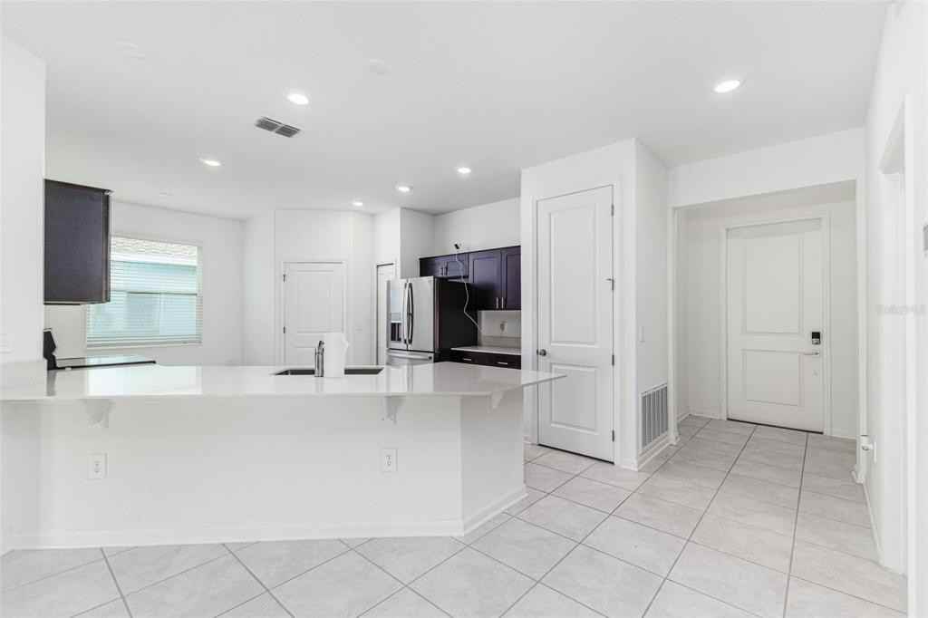 1121 Deepwater Cir ##A - Photo 5 of 34