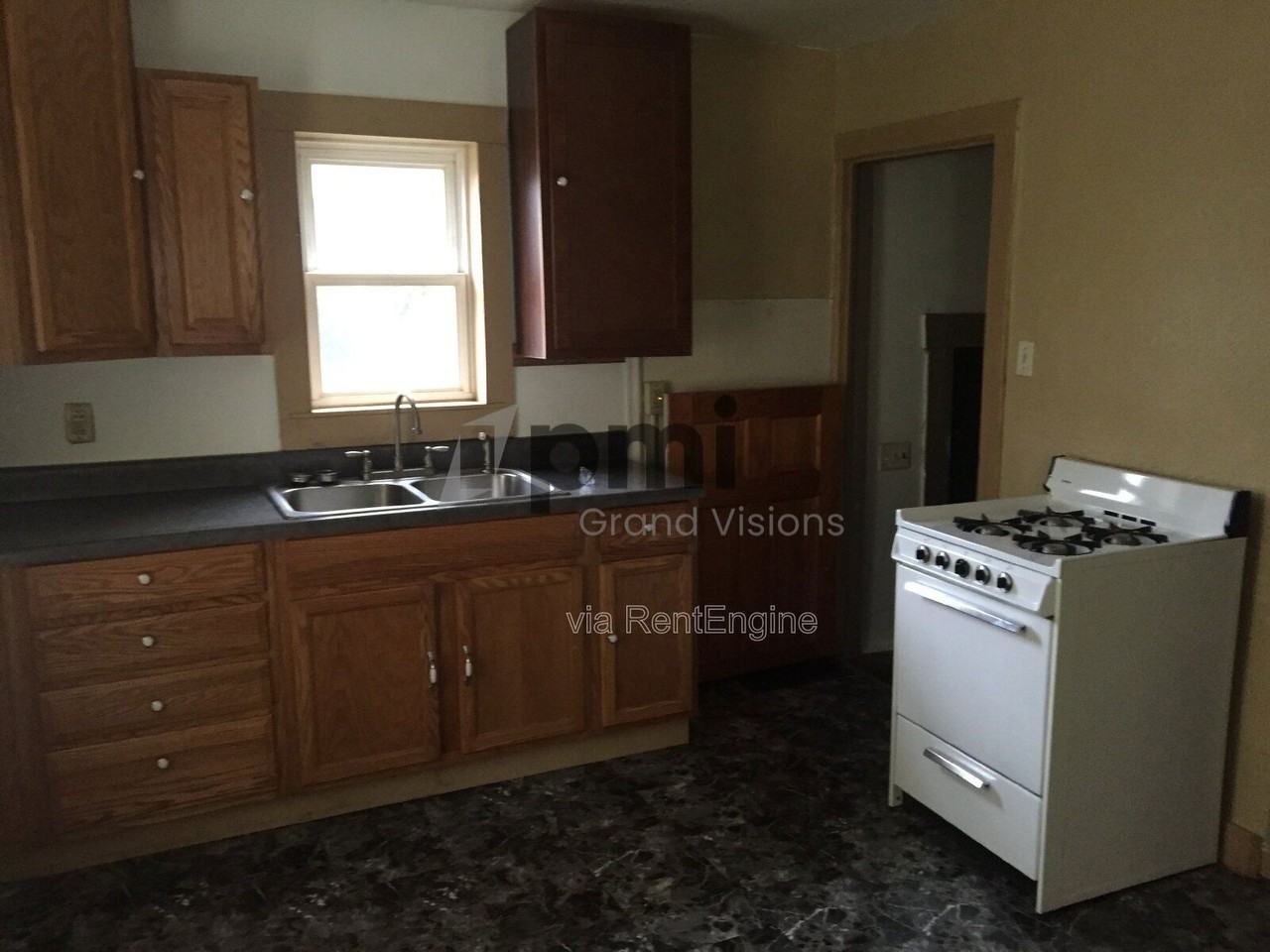 2582 E Garfield Ave - Photo 2 of 12