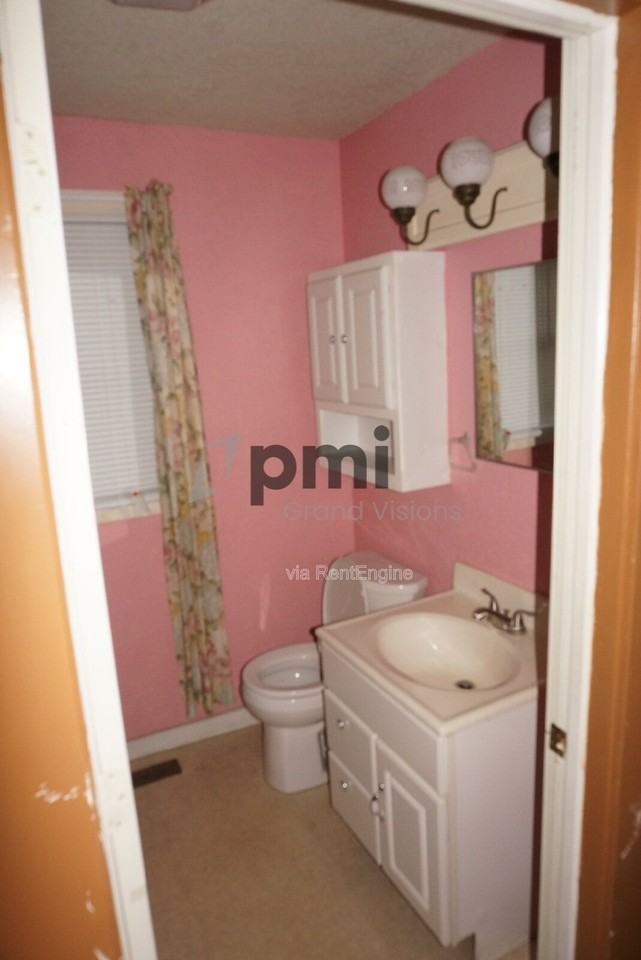 2582 E Garfield Ave - Photo 3 of 12