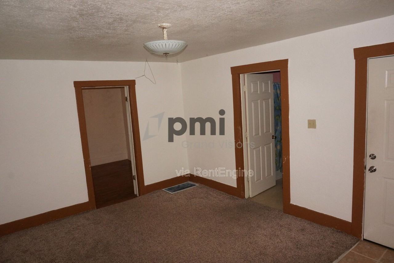 2582 E Garfield Ave - Photo 6 of 12