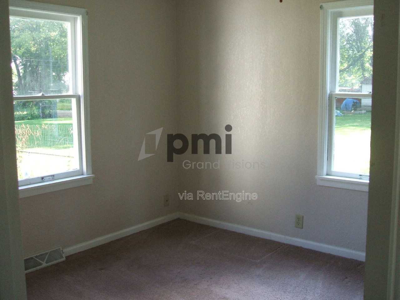 1874 W Cushing St - Photo 5 of 7