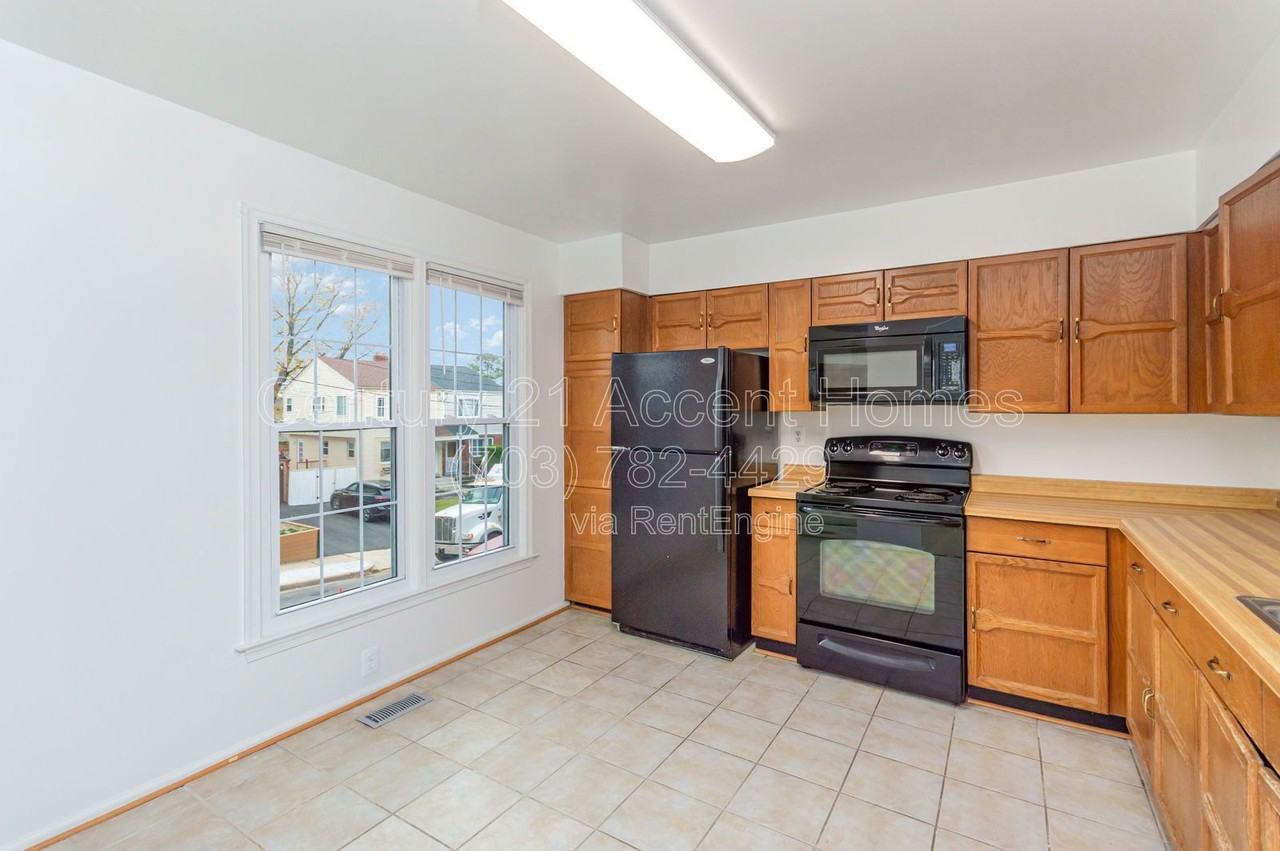 29 South Floyd Street - Photo 4 of 36