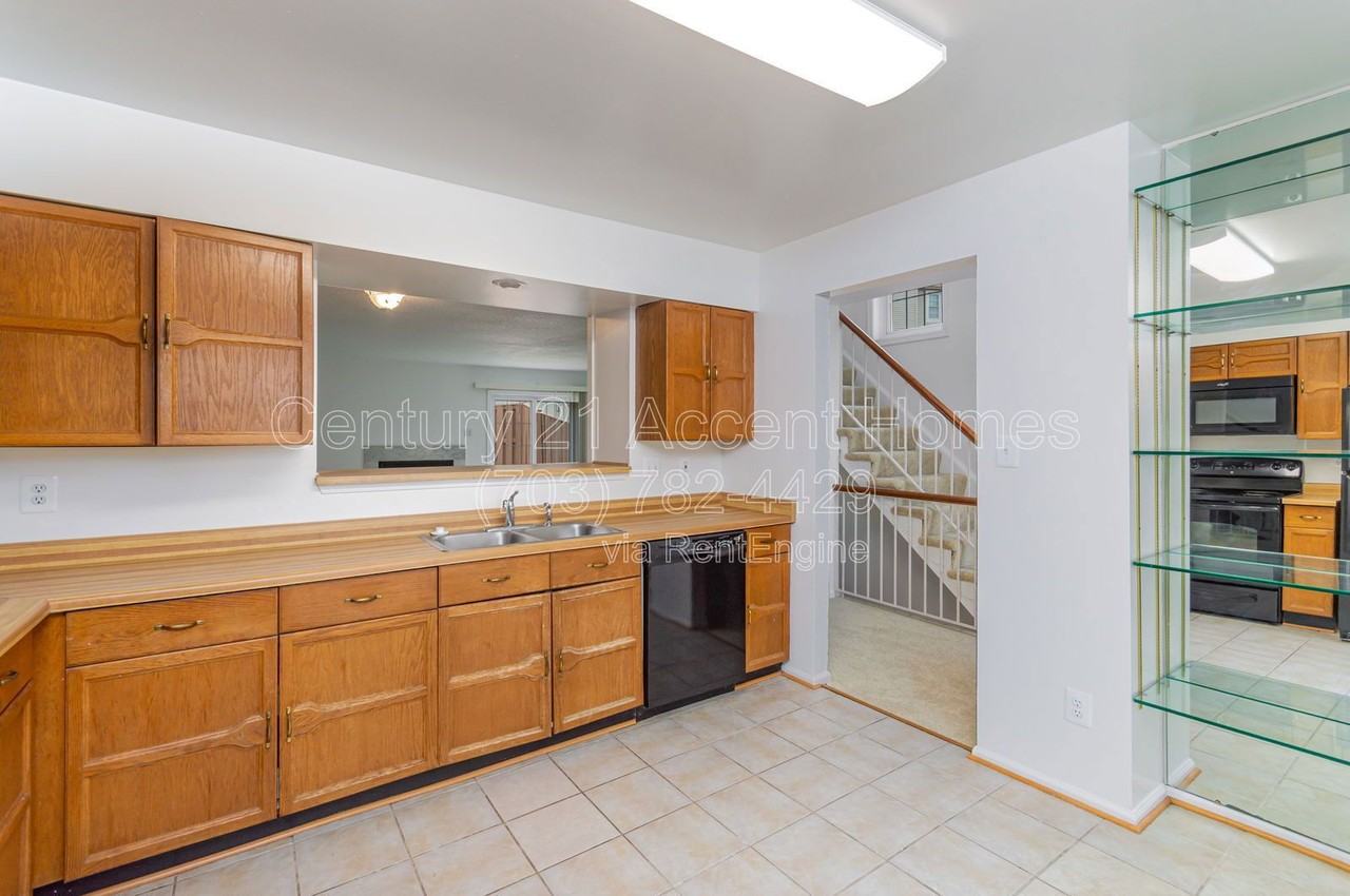 29 South Floyd Street - Photo 5 of 36