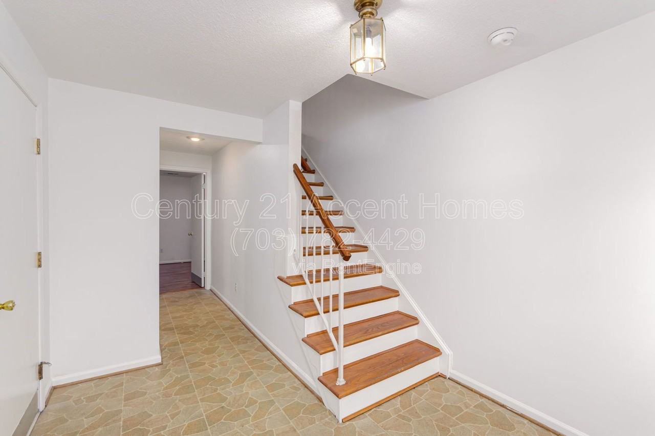 29 South Floyd Street - Photo 7 of 36