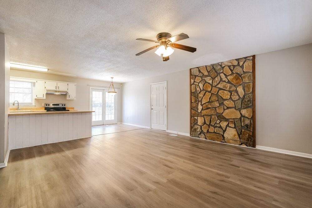 2915 Winchester Dr - Photo 5 of 16