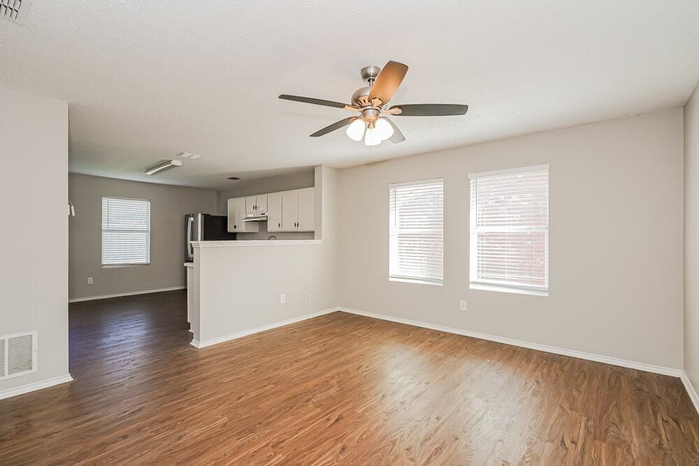 105 Teal Rd - Photo 3 of 16