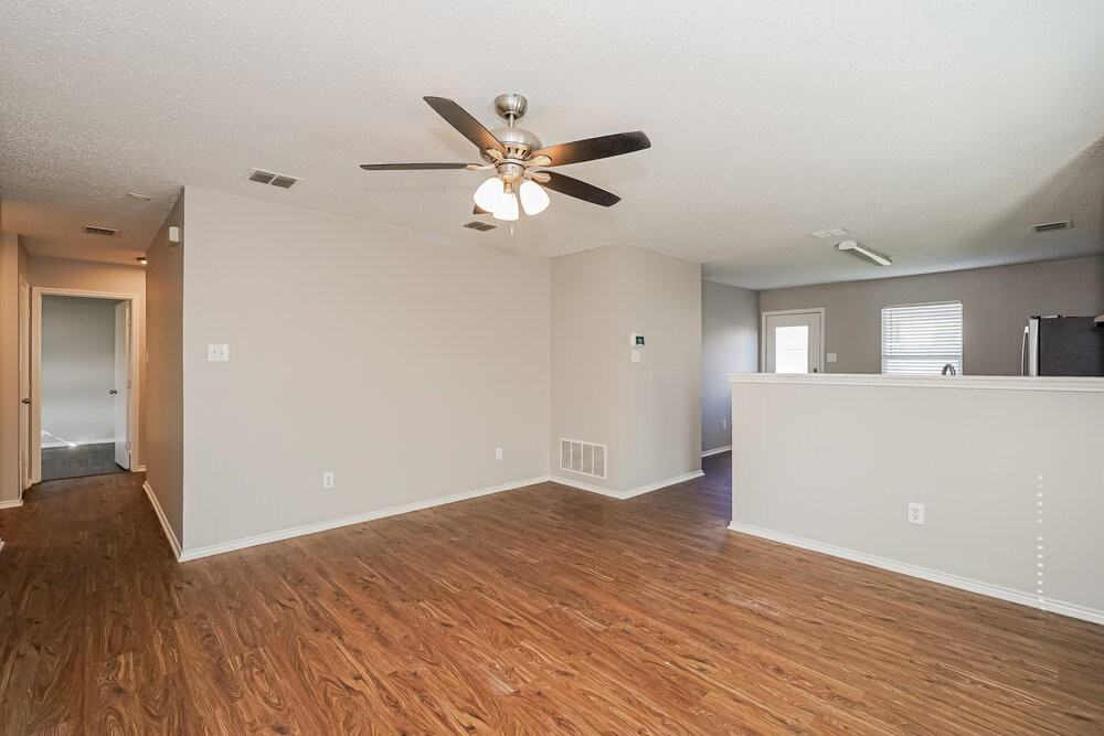 105 Teal Rd - Photo 4 of 16