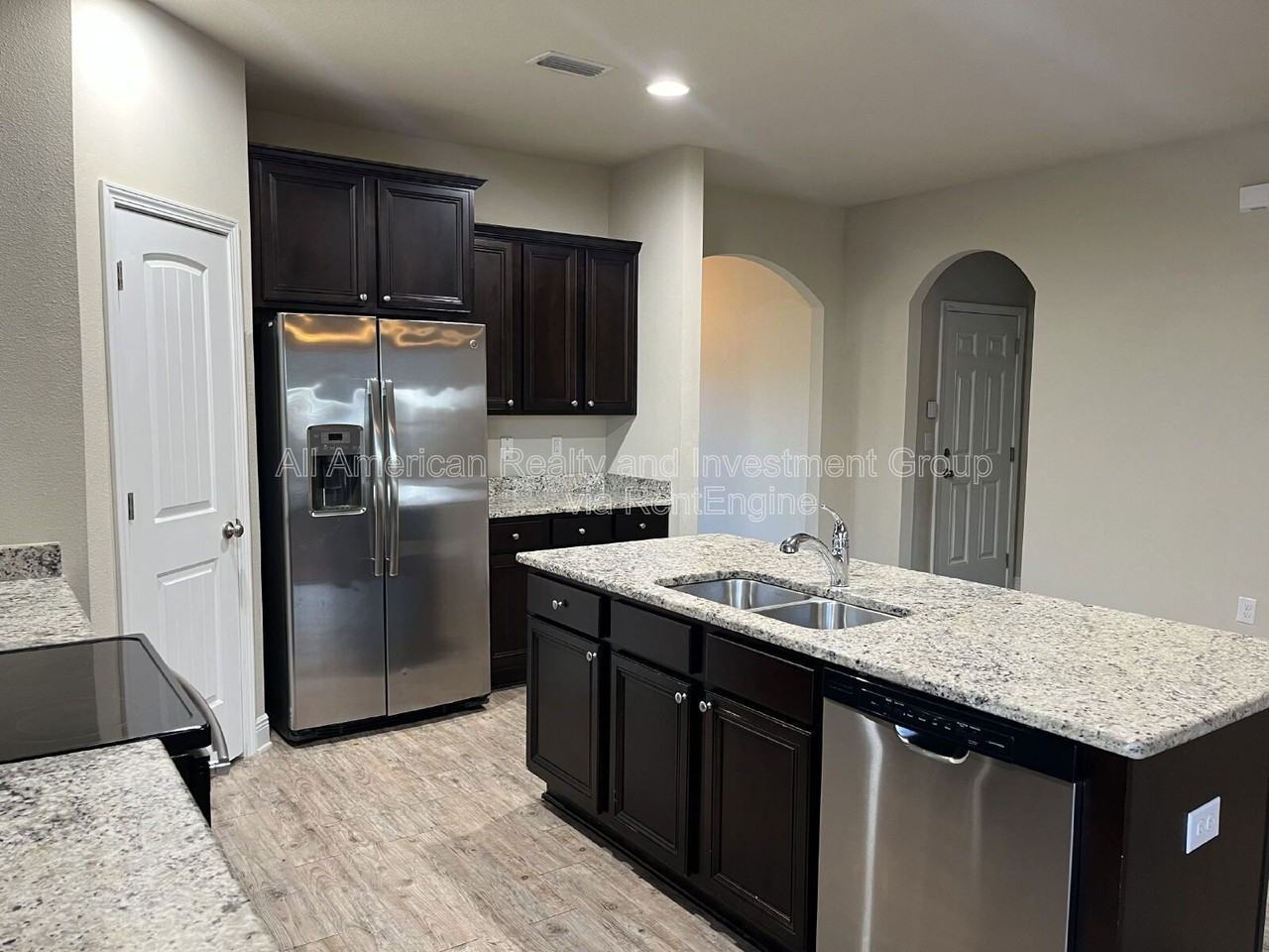 671 Teal St - Photo 2 of 9