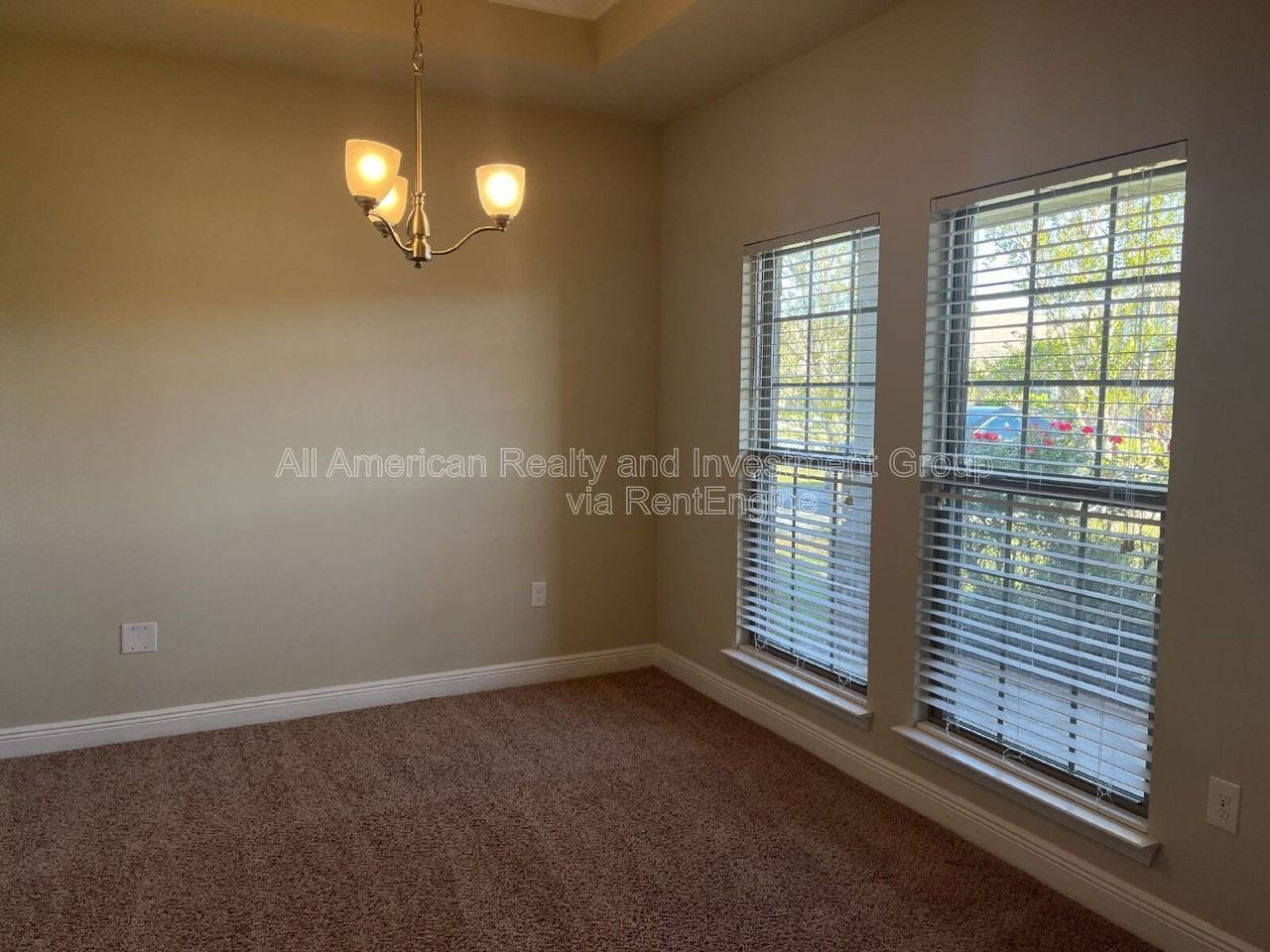 671 Teal St - Photo 4 of 9