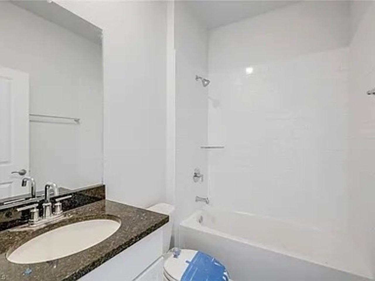 915 Ne 19th St - Photo 2 of 12