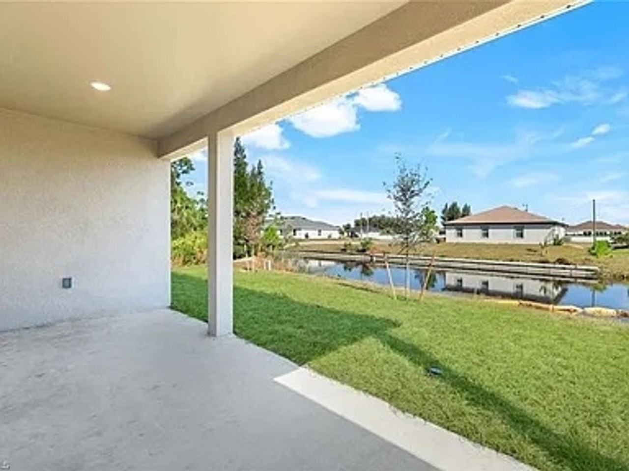 915 Ne 19th St - Photo 5 of 12