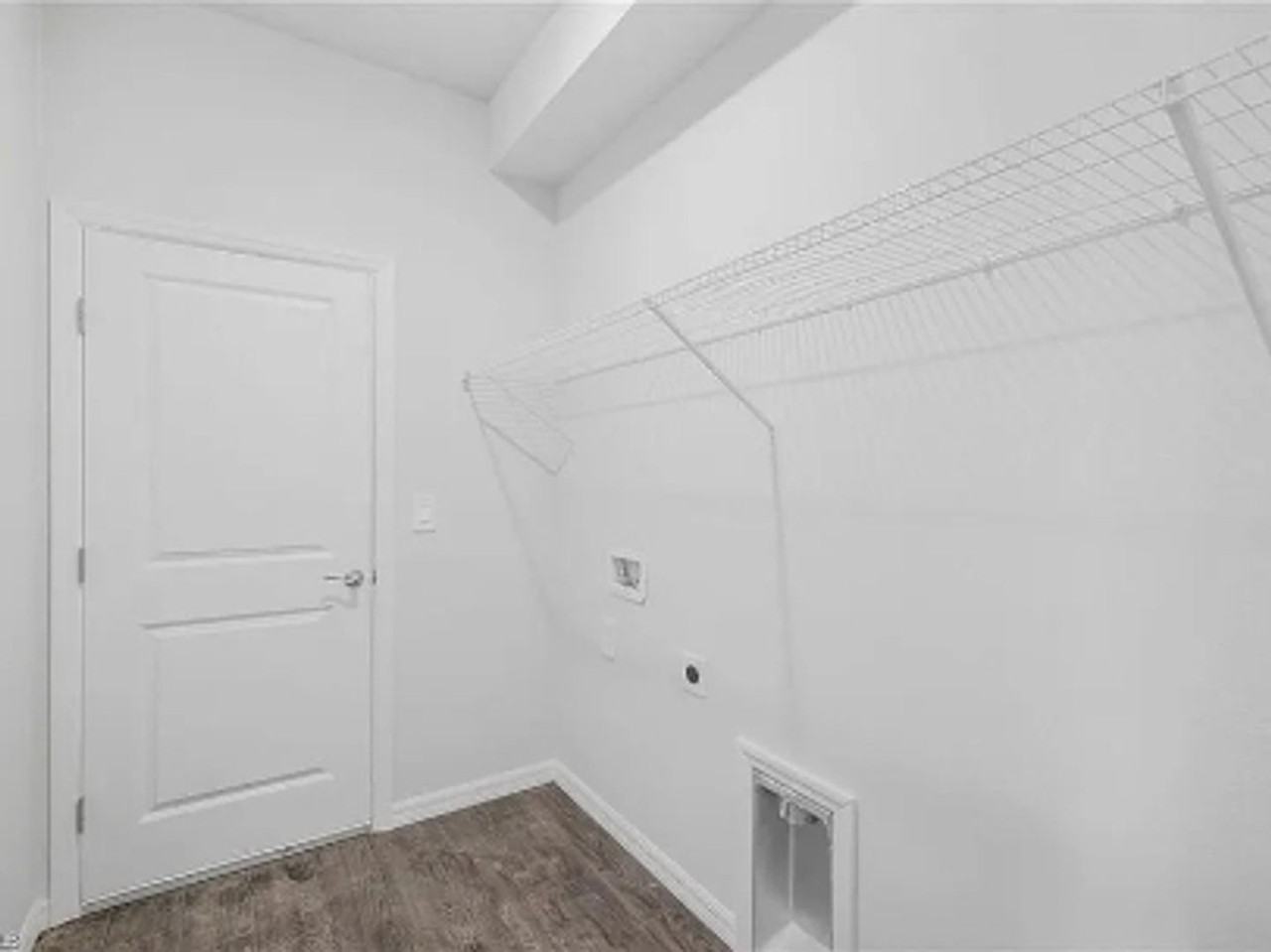 915 Ne 19th St - Photo 6 of 12