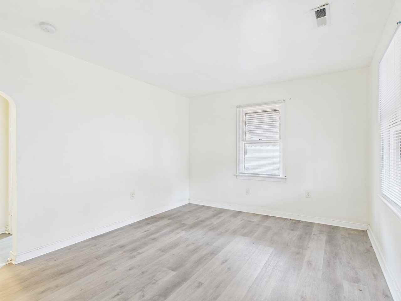 26 Spring St - Photo 2 of 12