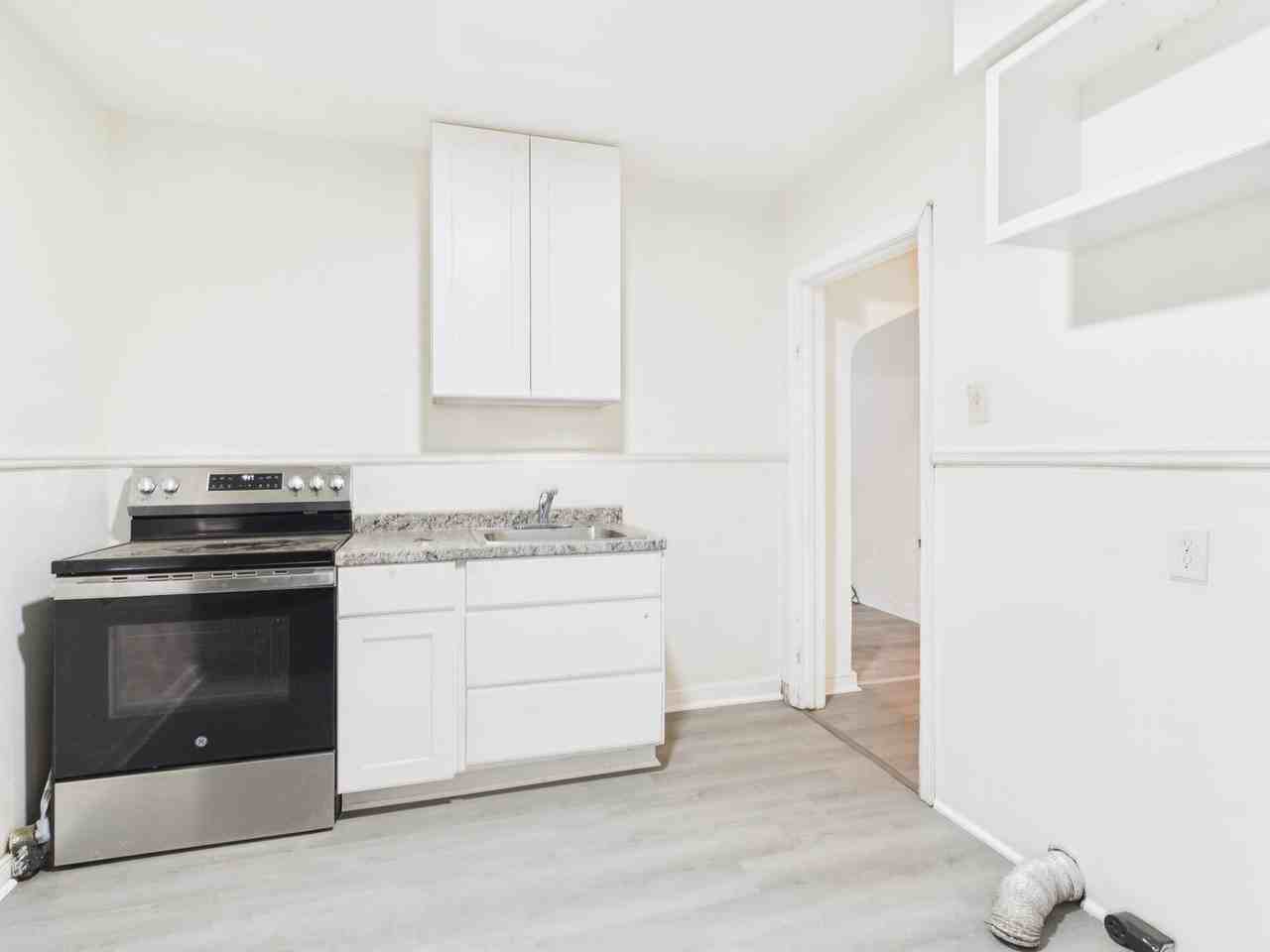 26 Spring St - Photo 3 of 12