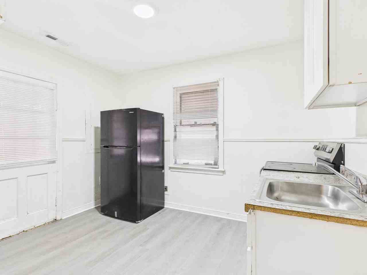 26 Spring St - Photo 4 of 12