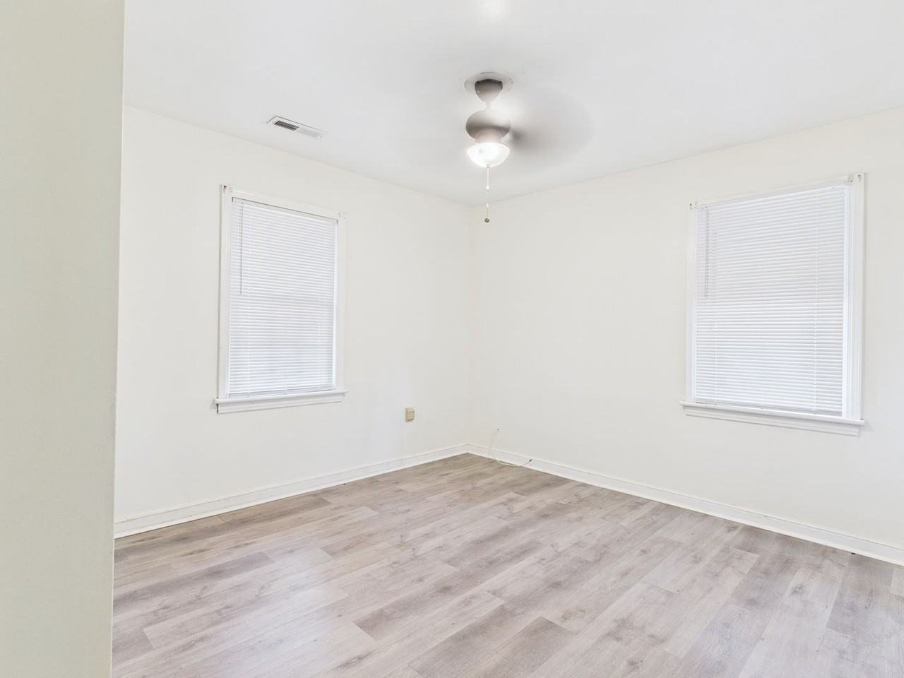 26 Spring St - Photo 7 of 12