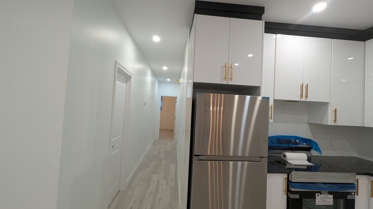 244 Crawford Avenue - Photo 5 of 38