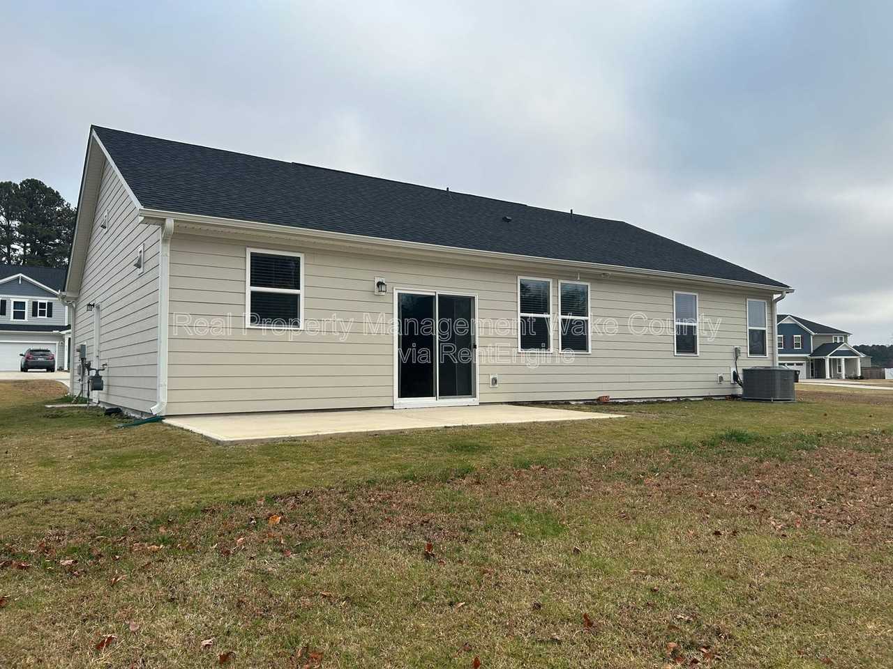 403 Saint Clair Dr - Photo 2 of 40