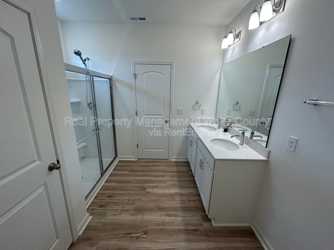 403 Saint Clair Dr - Photo 6 of 40