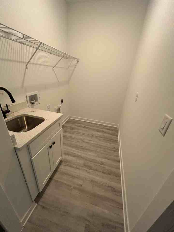 1114 Bismarck Road - Photo 6 of 11