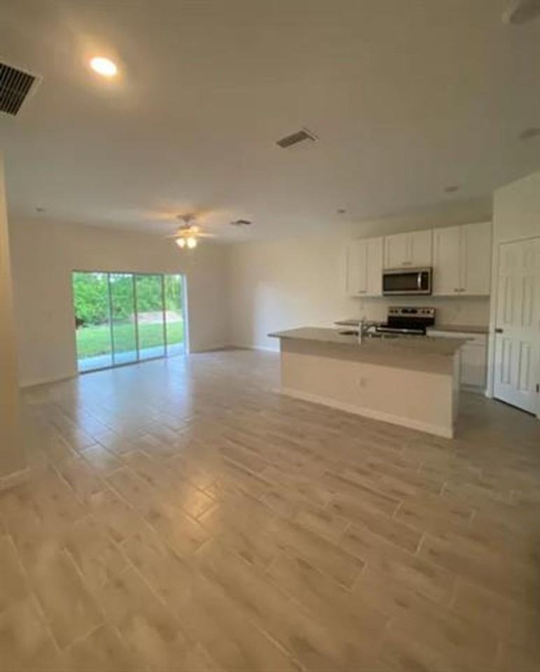 3237 Southwest Santa Barbara Place - Photo 3 of 12