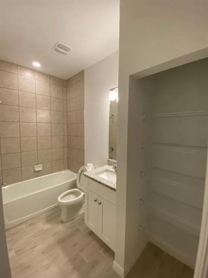 3237 Southwest Santa Barbara Place - Photo 6 of 12