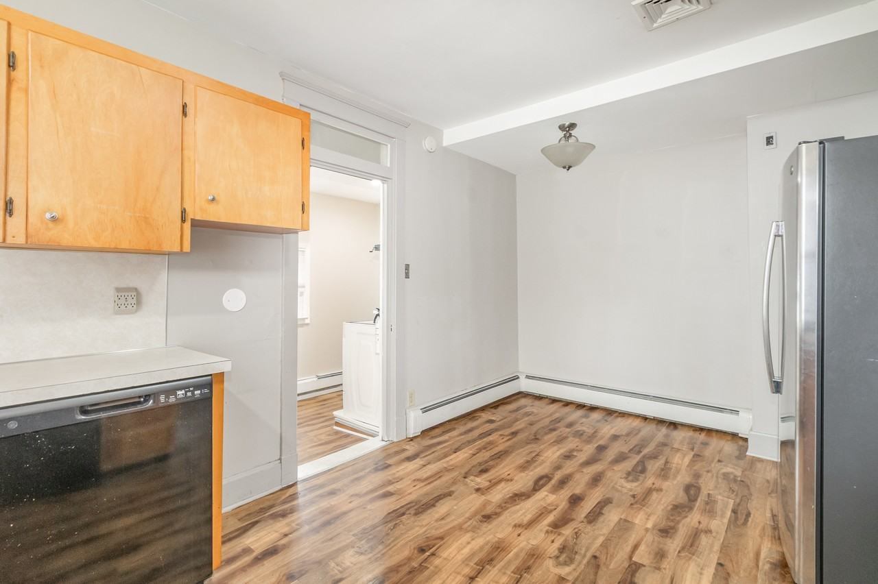 429 S Pitt St #1 - Photo 5 of 19