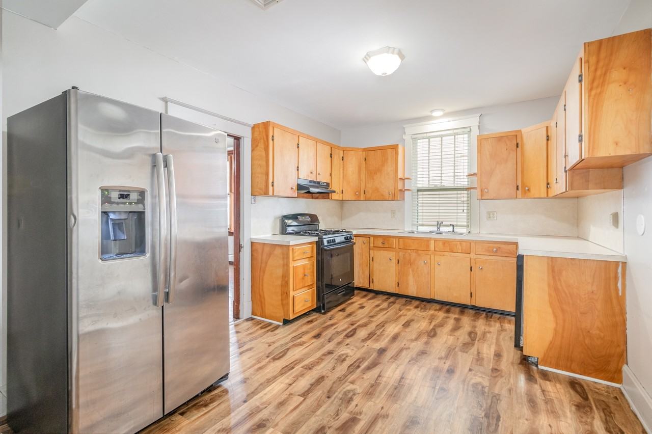 429 S Pitt St #1 - Photo 3 of 19