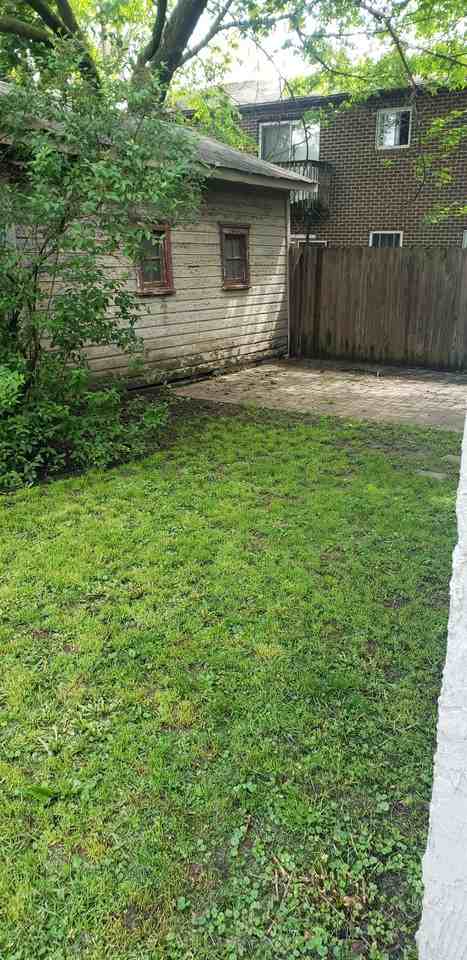 429 S Pitt St #1 - Photo 5 of 19