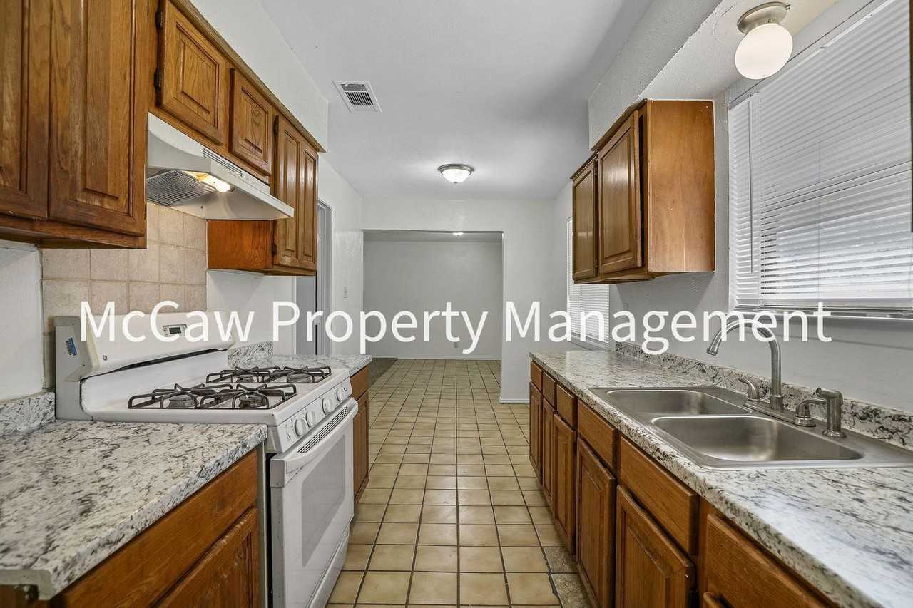 14306 Seminole St - Photo 7 of 15