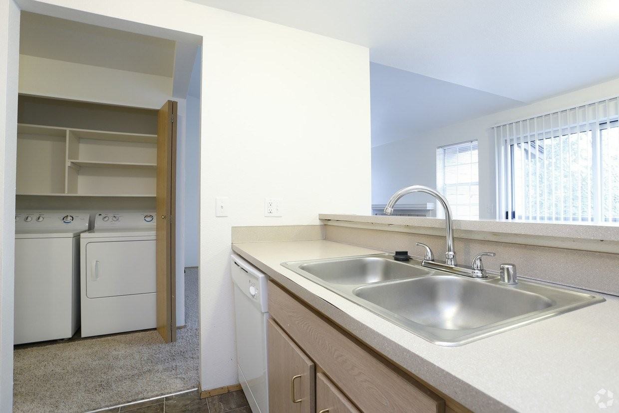 North Creek Heights Apartments - Photo 4 of 24