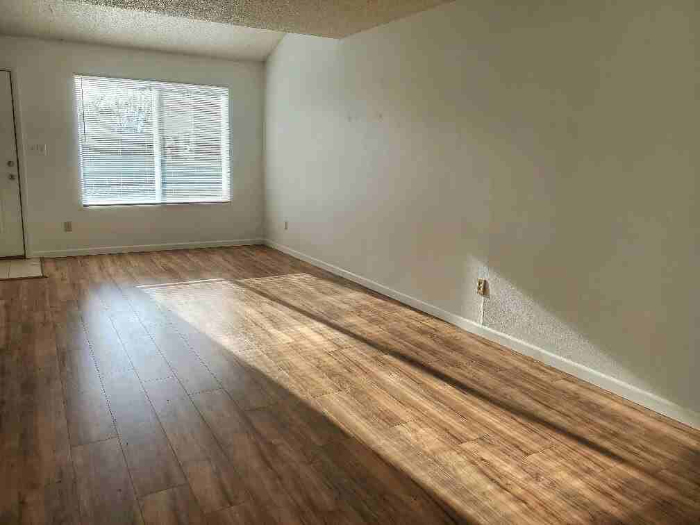 114 Wisconsin Ave - Photo 3 of 15