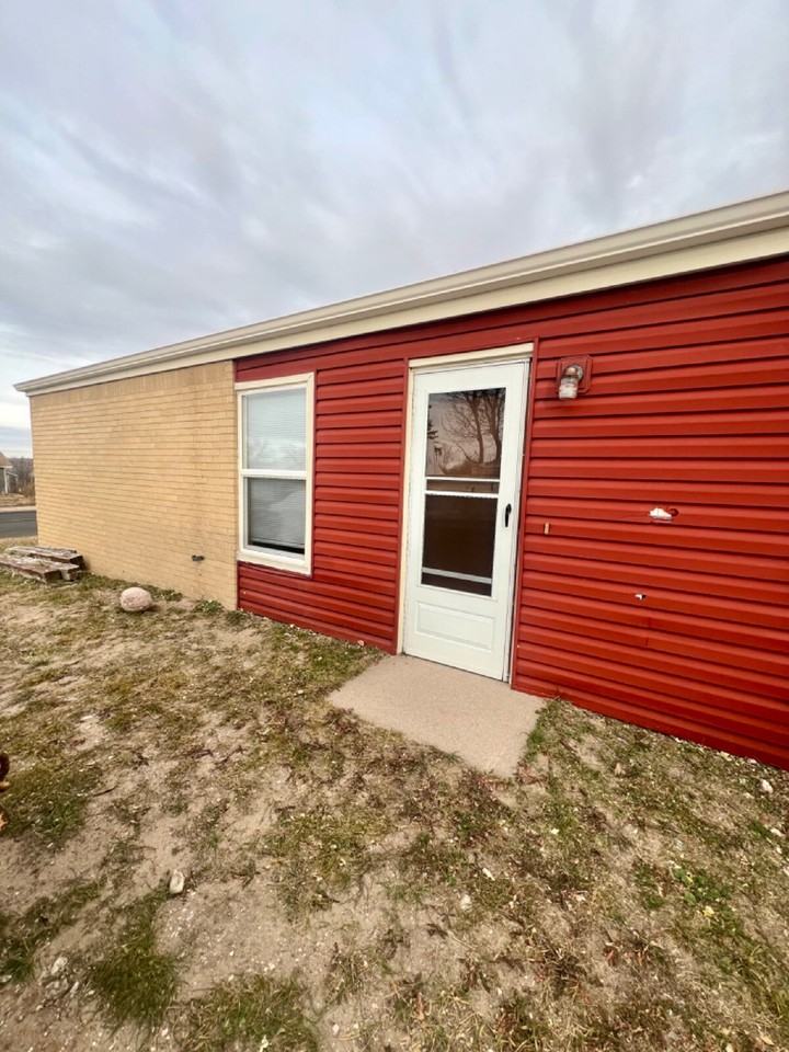 609 W 5th St - Photo 2 of 22