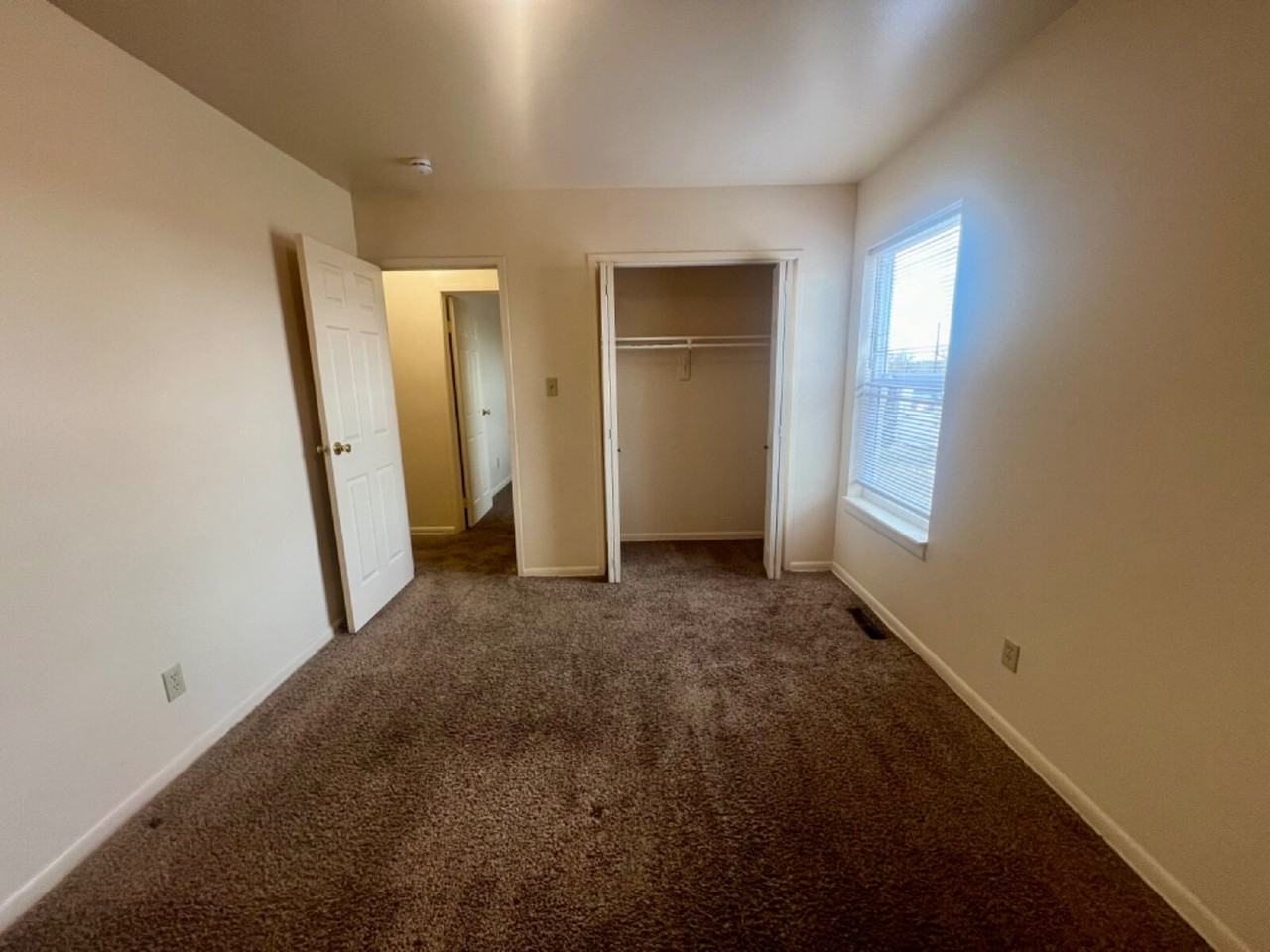 609 W 5th St - Photo 3 of 22