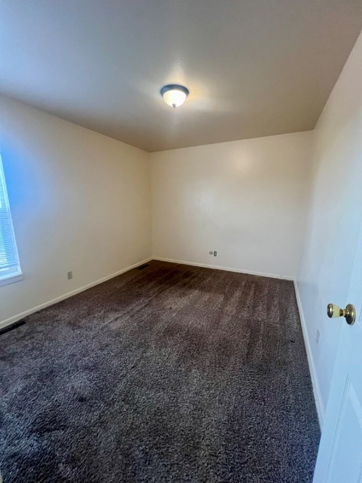 609 W 5th St - Photo 4 of 22