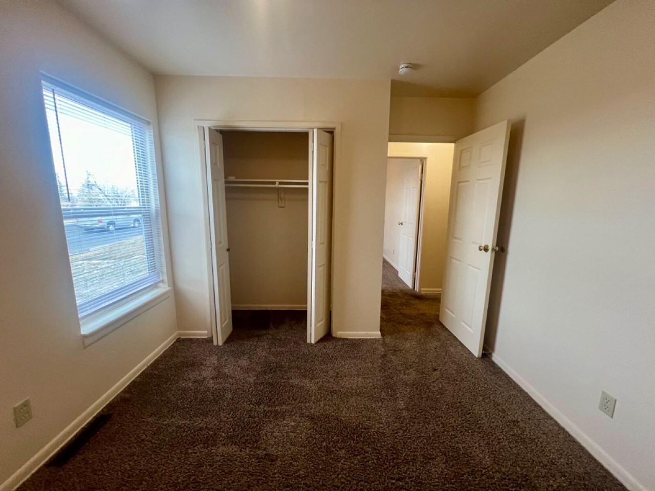 609 W 5th St - Photo 5 of 22