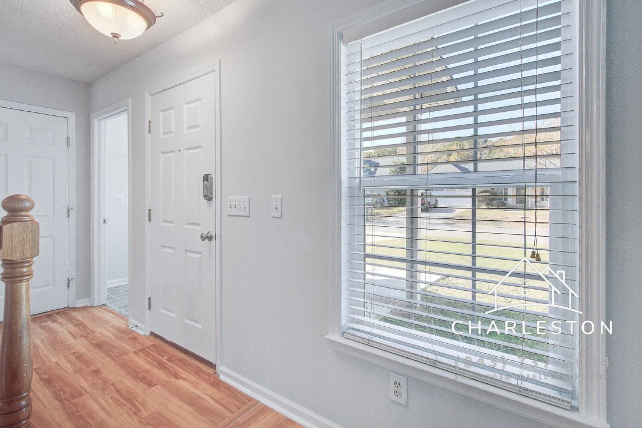 1547 Clark Sound Cir - Photo 3 of 35