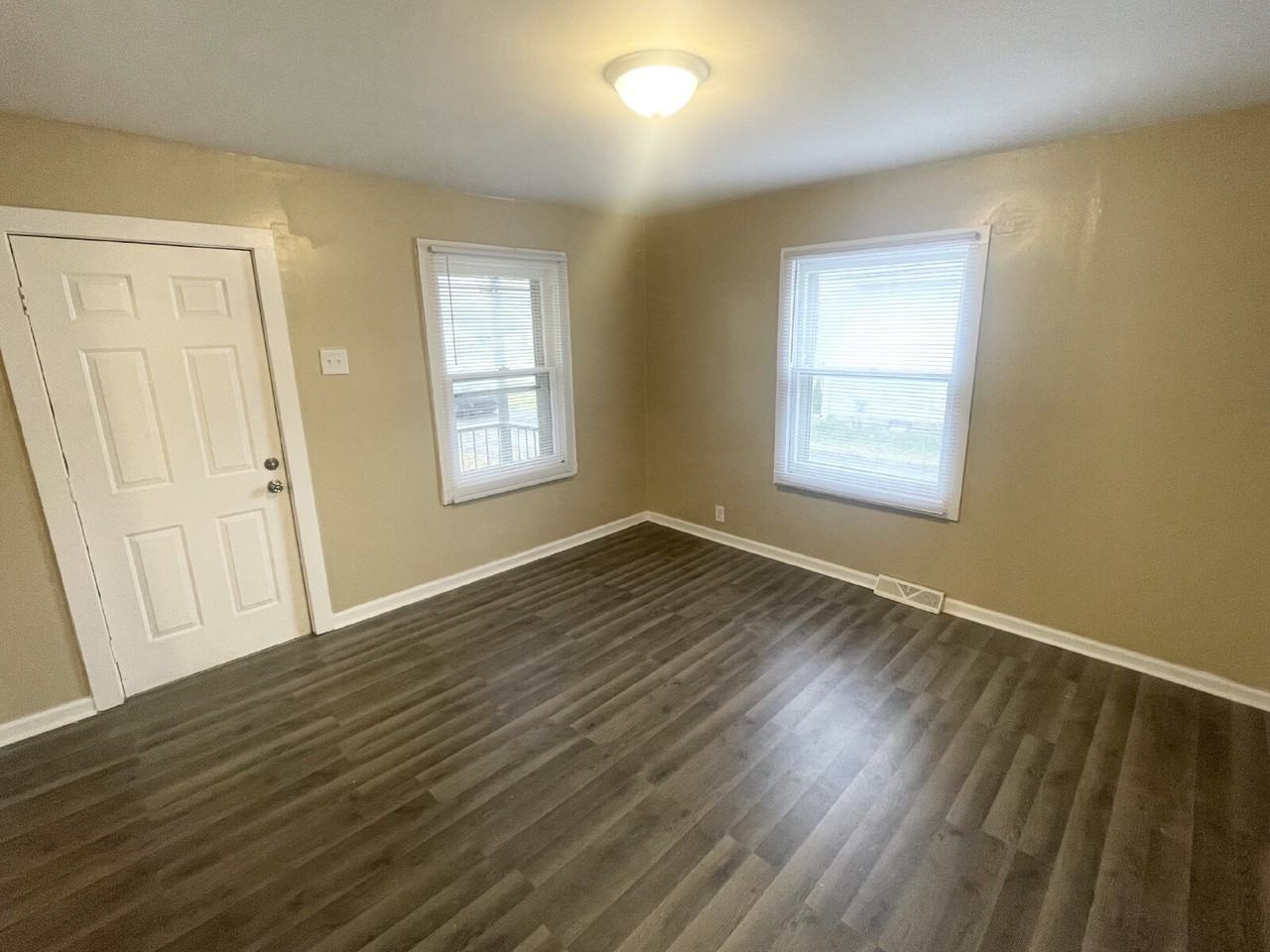 332 North 21st Avenue - Photo 3 of 7