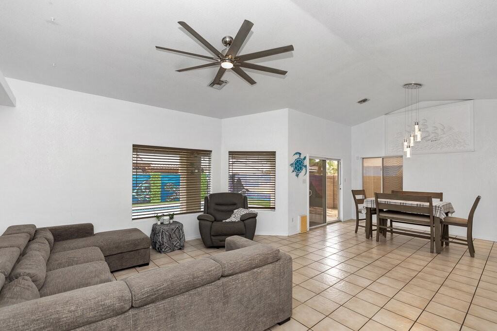 11156 E 26th Ln - Photo 7 of 40