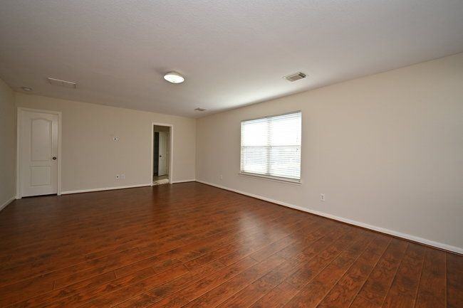 9403 Coatsworth Drive - Photo 5 of 13