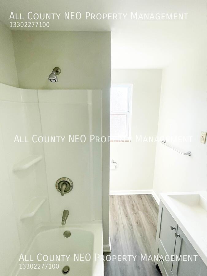 2114 Market Ave N #3 - Photo 4 of 6