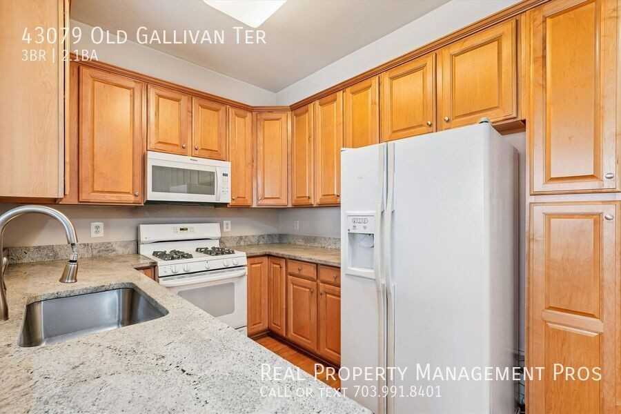 43079 Old Gallivan Terrace - Photo 2 of 34