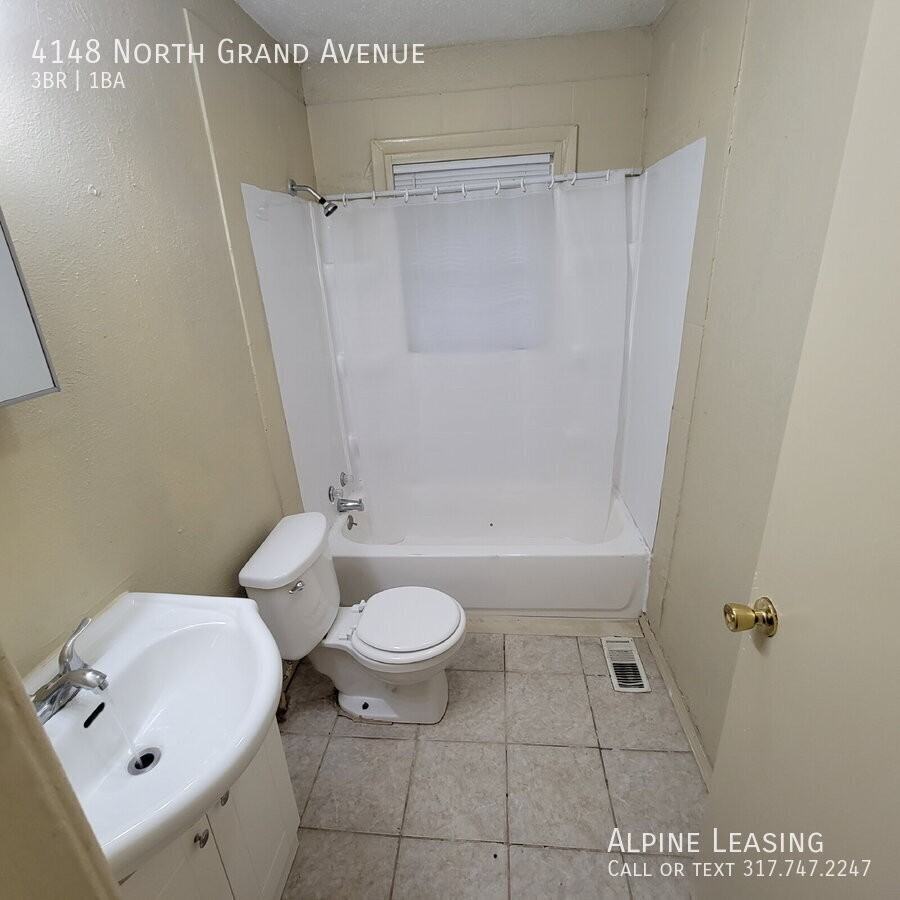 4148 North Grand Avenue - Photo 4 of 6