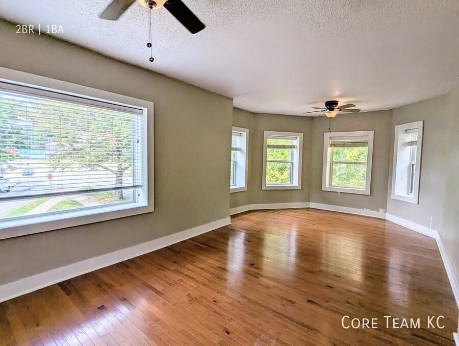 4328 Roanoke Parkway #303