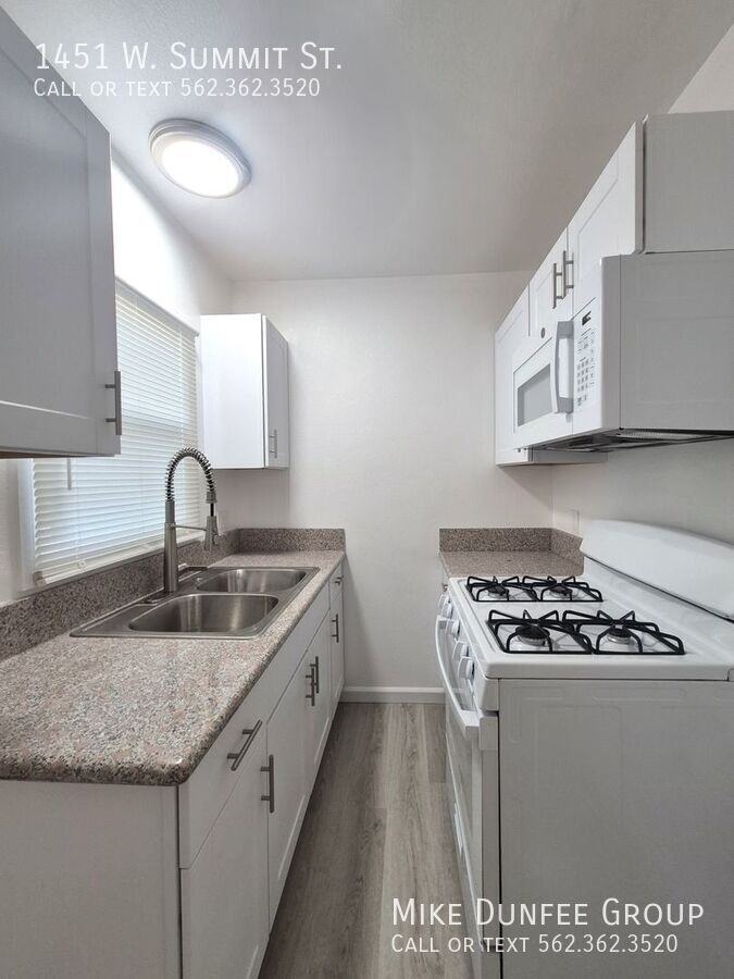 1451 West Summit Street - Photo 3 of 6